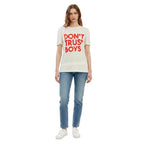 Damen Rundhals T-Shirt aus Baumwolle in Weiß mit rotem Text